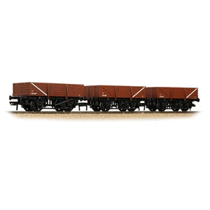 33-091A Set of China Clay Wagons BR Bauxite (Early) with tarpaulin covers)