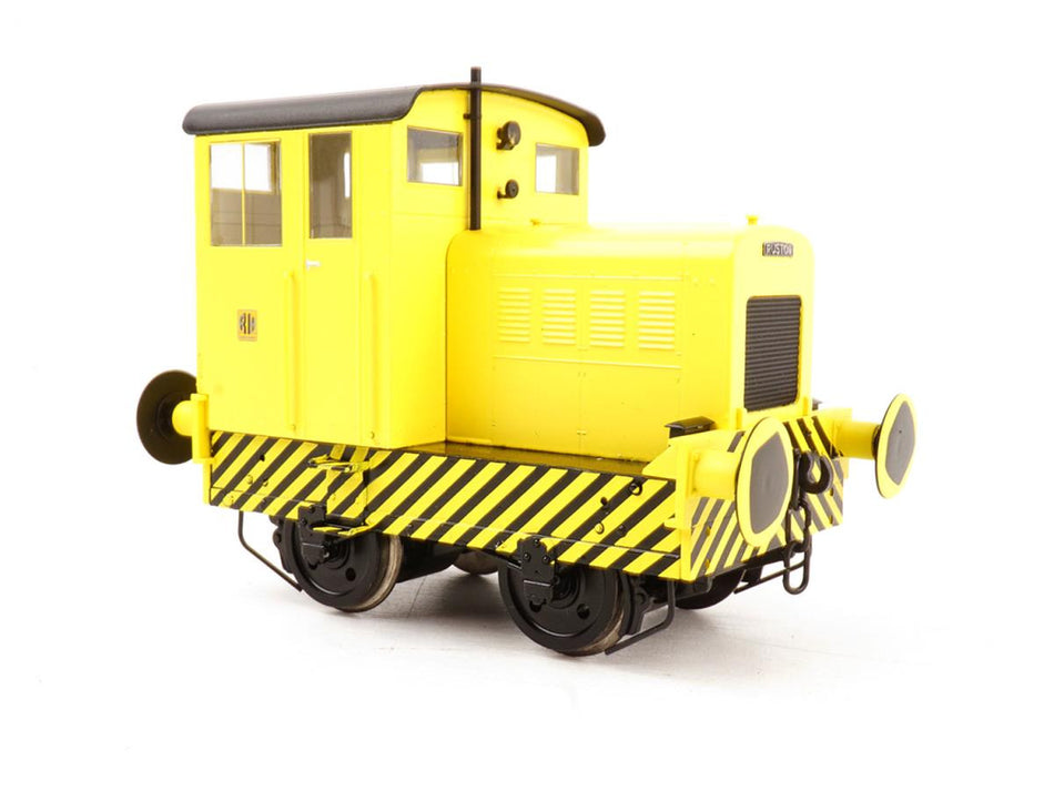 9032 -Heljan O Gauge Ruston & Hornsby 48DS-Yellow/Wasp Stripes Enclosed Cab