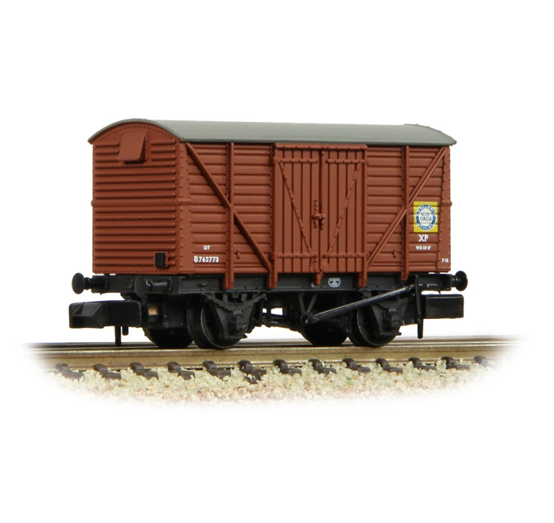 373-705 Graham Farish N Gauge BR 12T Vent. Van Planked Sides BR Bauxite (Early) 'Blue Circle Cement'