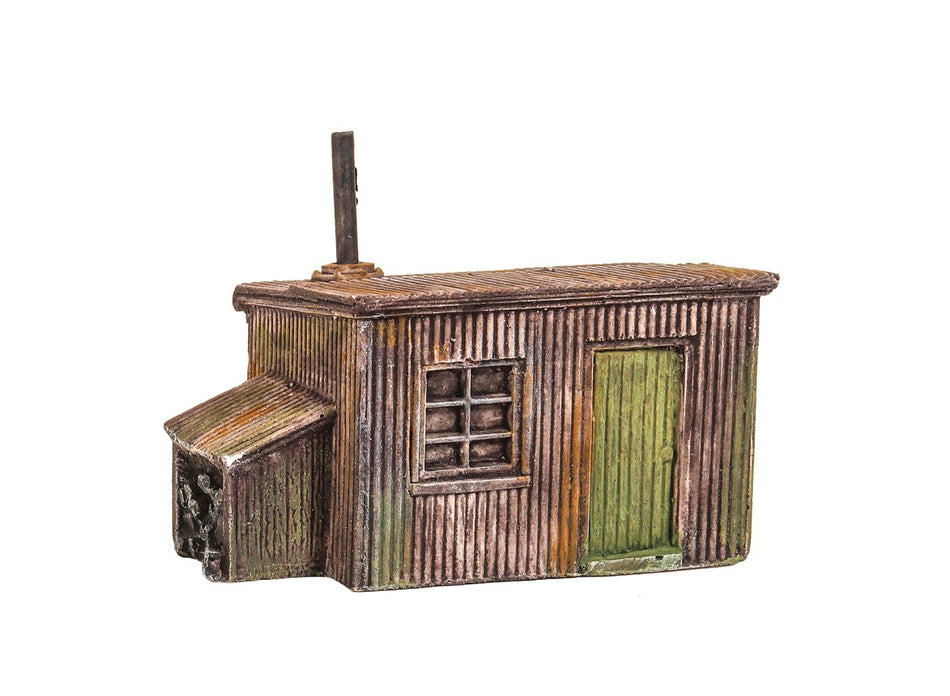 Harburn Hamlet - OO Corrugated Hut with Log Store - FL196