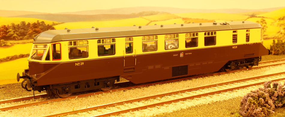 19401 Heljan GWR AEC diesel railcar 29 in GWR chocolate and cream with grey roof and coat of arms emblem