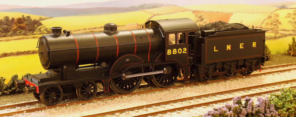 R3521 Hornby Class D16/3 4-4-0 8802 in LNER black