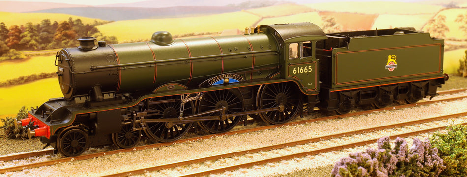 R3523 Hornby Class B17 4-6-0 61665 "Leicester City" in BR green with early emblem