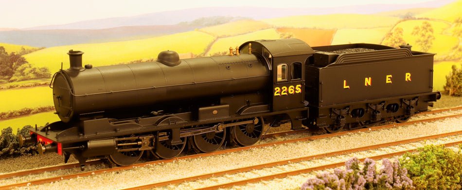 R3541 Hornby Class Q6 Raven 0-8-0 2265 in LNER black with pre-war lettering