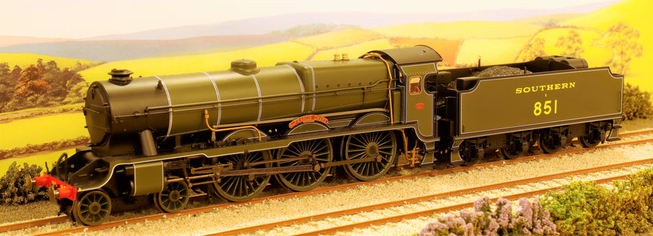 R3634 Hornby Class LN 'Lord Nelson' 4-6-0 851 "Sir Francis Drake" in Southern Railway olive green