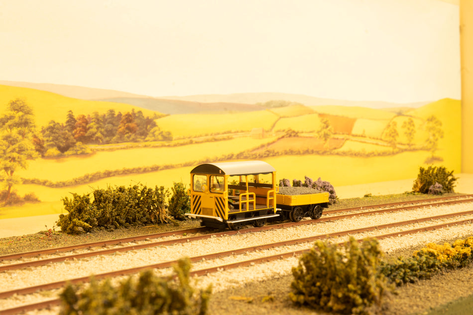 32-993 Bachmann Type 27 Wickham Trolley and trailer MPP0007 in BR engineers yellow with wasp stripes