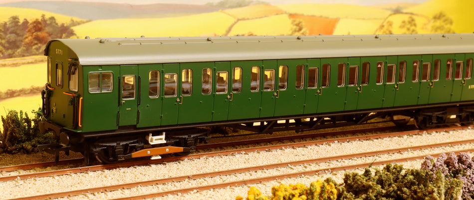 31-379 Bachmann Class 416 2EPB 2 Car EMU 5771 in BR green with no yellow panel