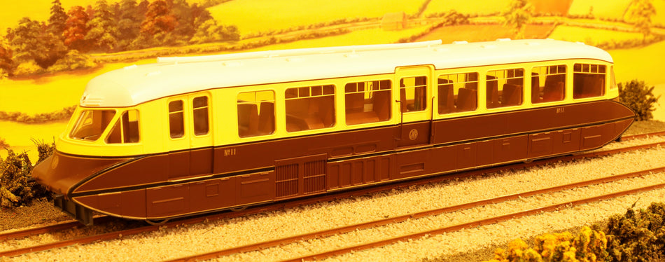 4D-011-000 Dapol Streamlined Railcar 11 in GWR lined chocolate and cream with shirtbutton emblem