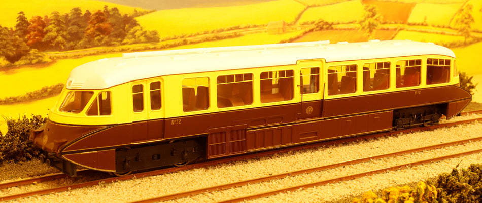 4D-011-001 Dapol Streamlined railcar 12 in GWR lined chocolate and cream with shirtbutton emblem